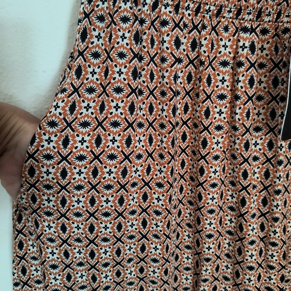 NWT Patterned A-line midi skirt - Picture 4 of 10